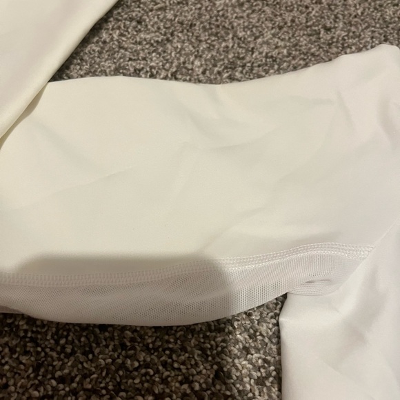 NWT🩷ON RUNNING🤍LONG SLEEVE WORKOUT TOP & LEGGINGS - Picture 15 of 16